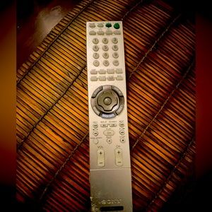 “SONY” RM-D002” TELEVISION REMOTE.. TESTED/WORKS..GREY
